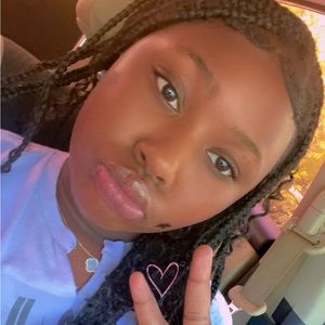 Meet your Posher, Samira